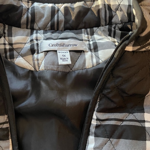 SOLD.   SOLDCroft & Barrow black and white vest - Picture 8 of 14